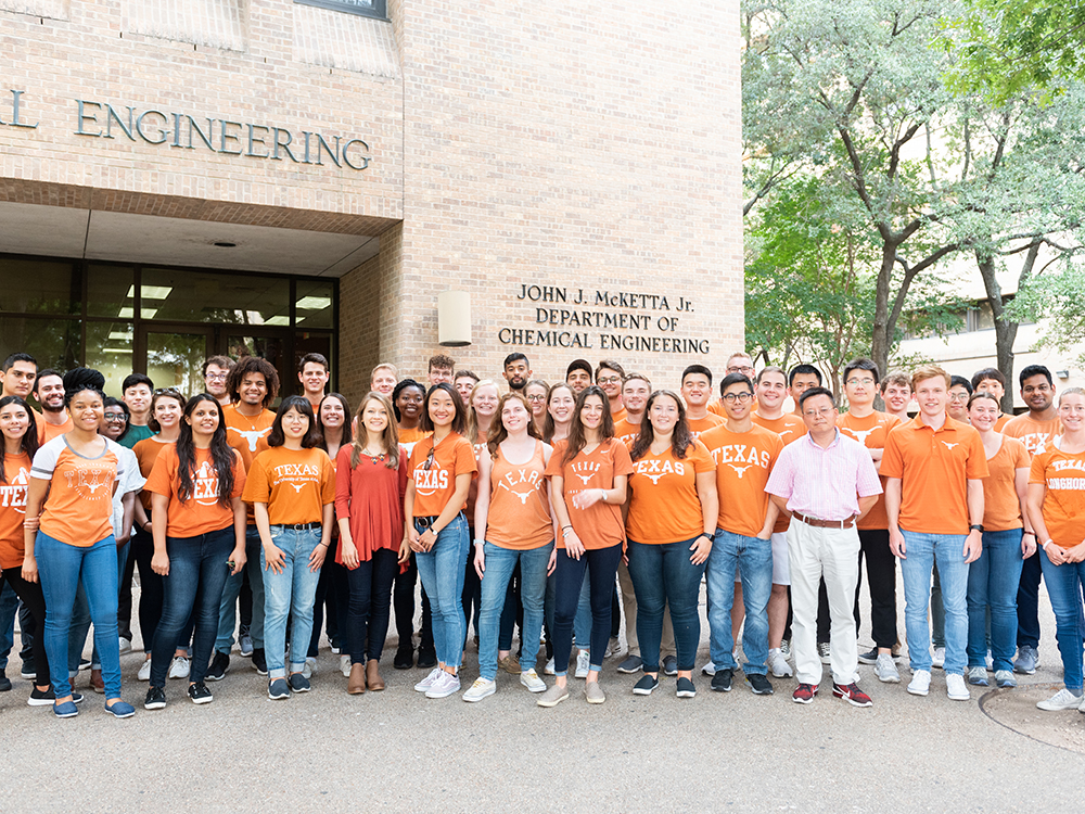 group of students in front of chemical engineering building