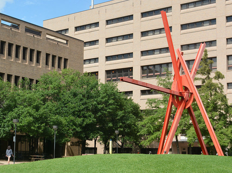 Clock Knot sculpture on UT campus