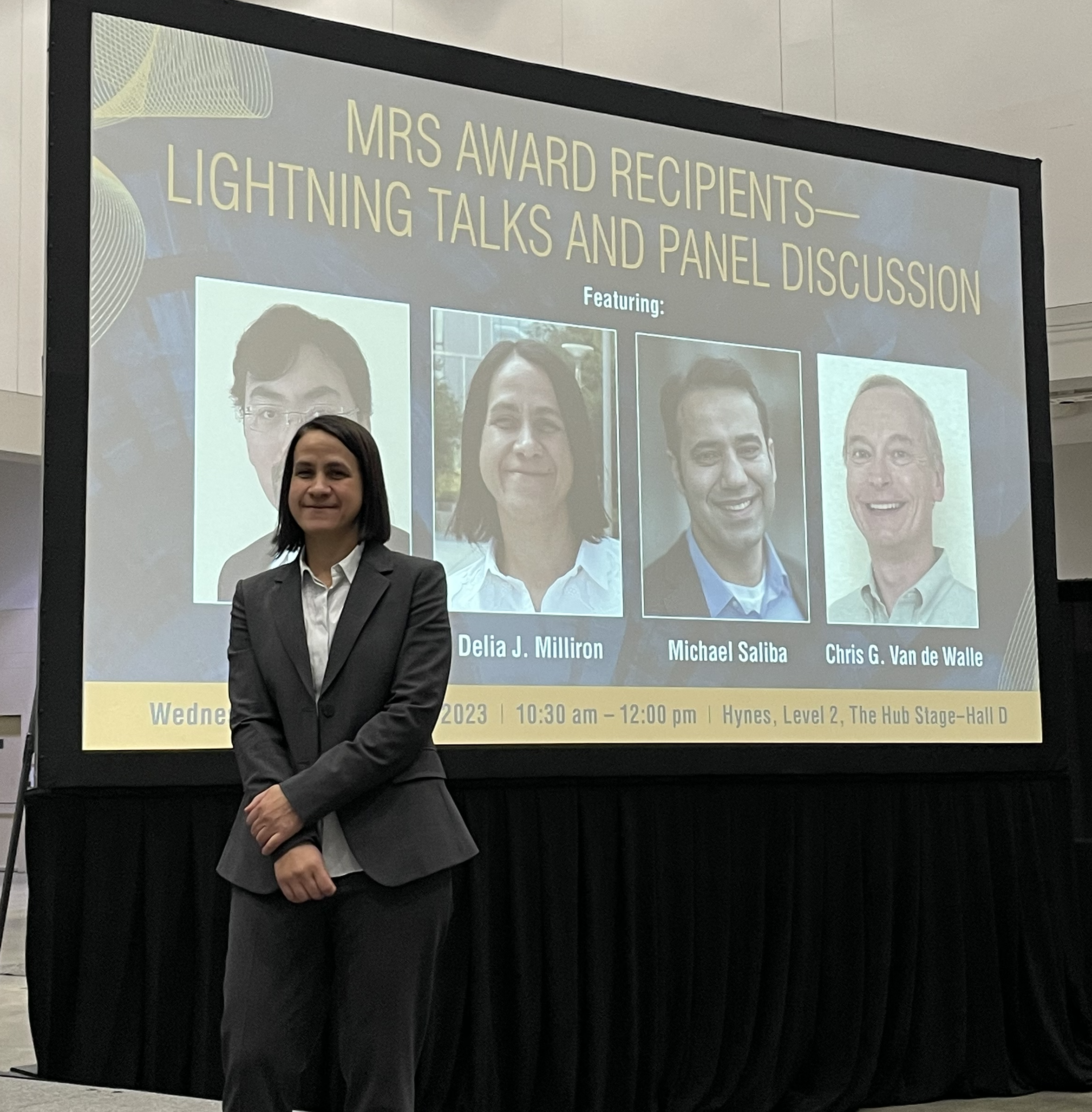 Delia Milliron accepts MRS Award and participates in MRS Lightning Panel Discussion 