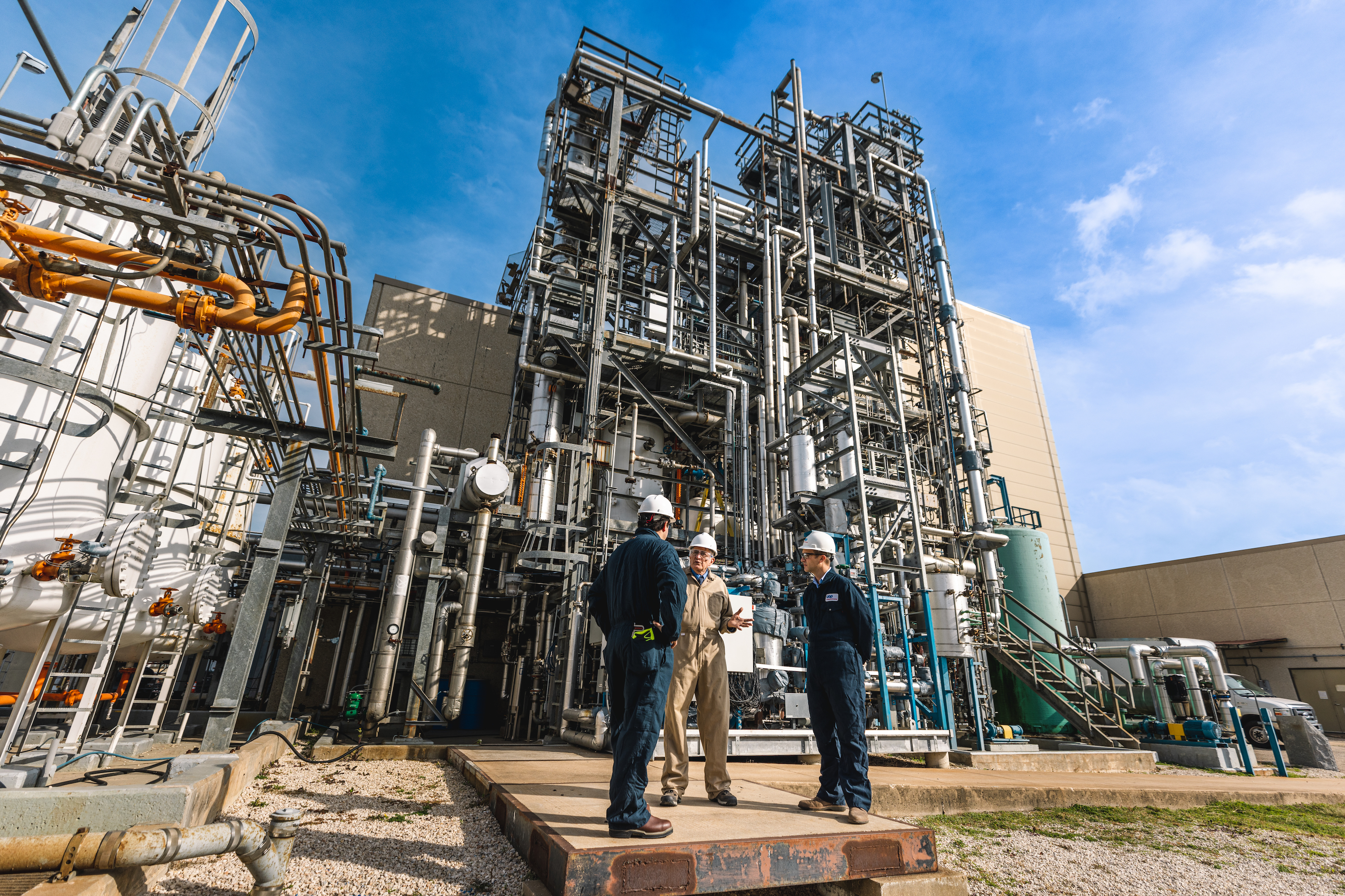 Professor Gary Rochelle with Honeywell UOP representatives at carbon capture pilot plant