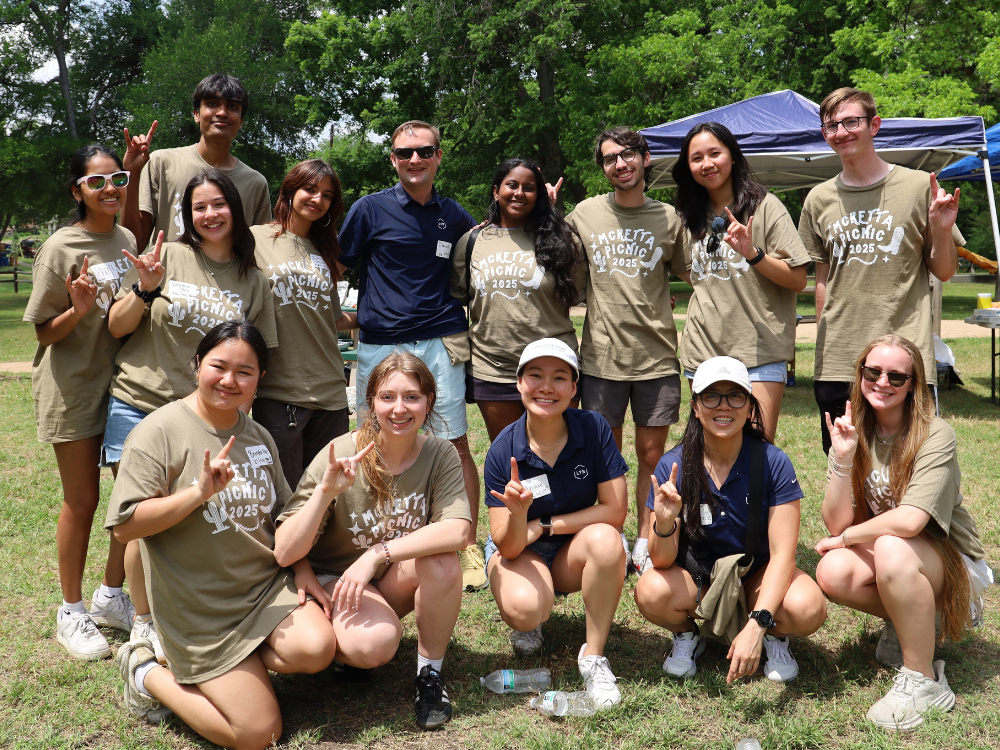 Chemical Engineering alumni and students smiling at McKetta Picnic
