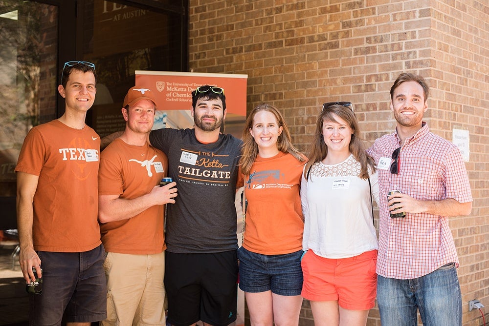 Texas ChE alumni smiling together at tailgate event