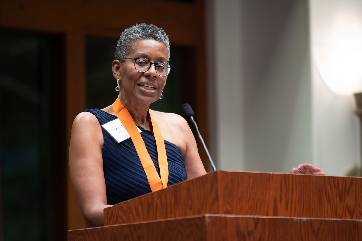 Texas ChE alumna speaking at podium
